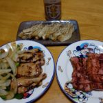 旭川での最初の食事は厚切りベーコン・豚丼用肉などの焼き物系と新鮮するめいかの刺身