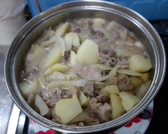 北海道ではあまり牛肉食材を使わない？そんな中たっぷり牛肉のビーフシチューを作ってみた