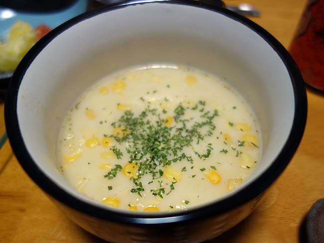 粒粒たっぷりのコーンスープが無性に飲みたい！ジャガバタも添えて北海道らしく♪