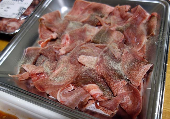 料理するのがめんどくさい時は冷凍庫から半額肉を取り出しての焼肉になっちまう