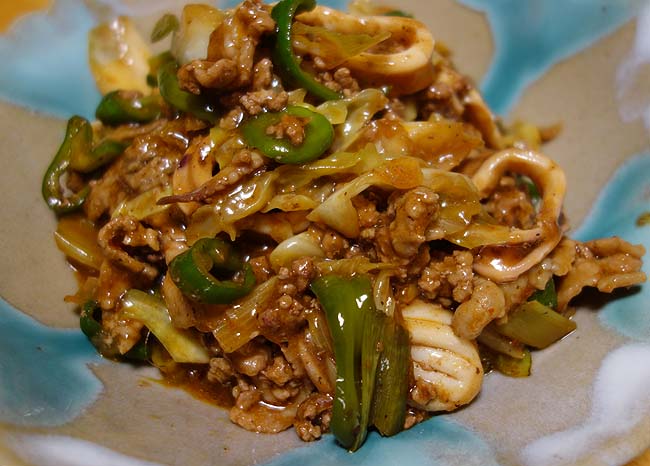 中華の本格派「回鍋肉（ホイコーロー）」にイカ風味を加えるとどんな味わいに？
