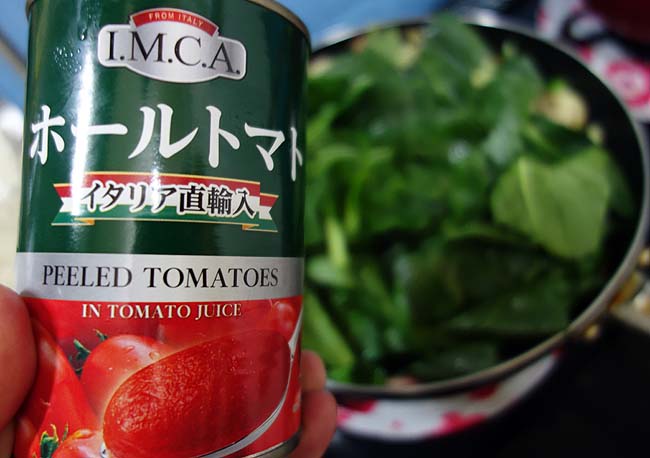 簡単節約！冷蔵庫の余り物一掃シリーズ♪ベーコンほうれん草ピーマン茄子のトマトソースパスタ