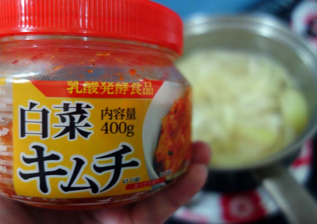 ダシダに似た業務スーパーの韓国牛肉だしの素を使って牛肉玉ねぎのスープ