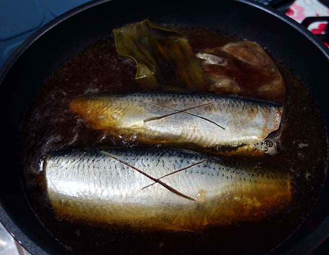 北海道ならではの魚「子持ちニシン」を使って関西風の魚煮付け