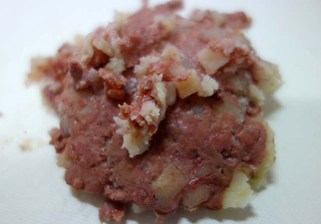 沖縄のご当地食材「コンビーフハッシュ」を使った残り野菜＆肉チャンプルー