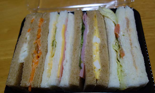 小ネタ集～行者菜のお浸し・根室産いわし刺身・サンドイッチ・北海道限定Bossコーヒー