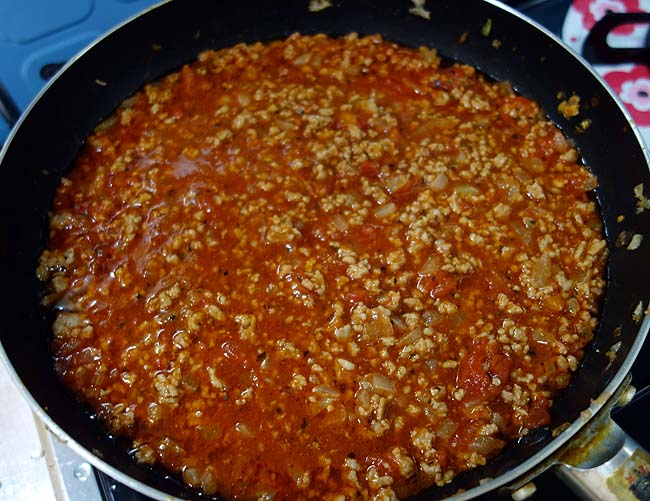 ミートたっぷり！トマトソースを本格イタリアン並みに仕上げたテラ超大盛りミートパスタ