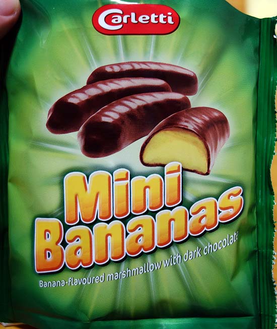 業務スーパーで売っているデンマーク直輸入お菓子「マシュマロチョコバナナ」がめっちゃ旨い！