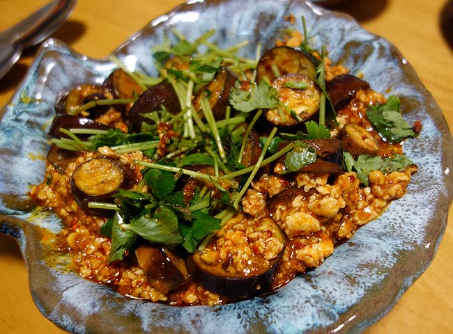 辛い中華が食べたくなるとこの業務スーパー調味料が欠かせません「麻婆豆腐茄子」を作ってみた