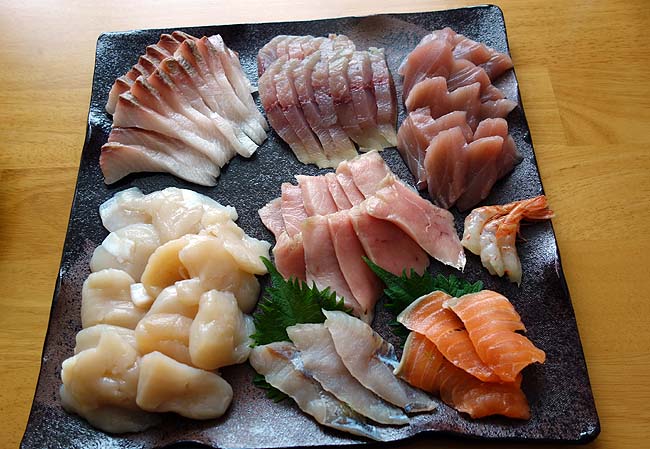 年末大晦日くらいはウニ・中トロ・鰻・すじこ等・・・豪華手巻き寿司にいたしましょう