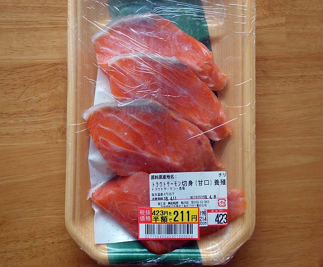 北海道ではよく手に入る半額鮭orサーモン！フレンチ風の鮭ムニエル白ワインソースを添えて♪