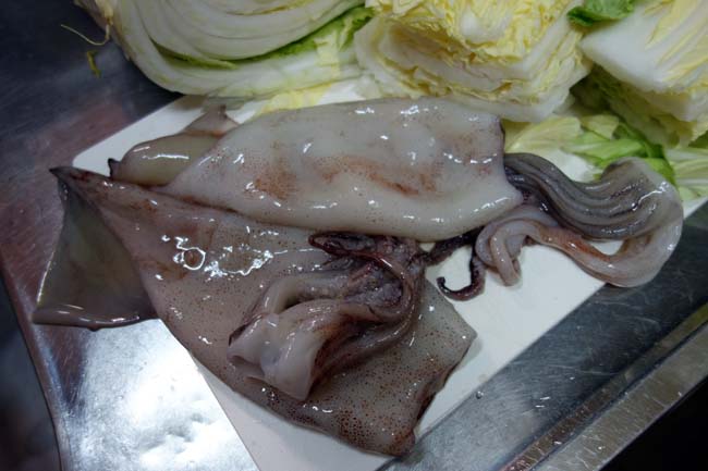 巨大な白菜が安く手に入った♪鹿児島黒豚と北海道するめいかを使った中華炒め（八宝菜風）