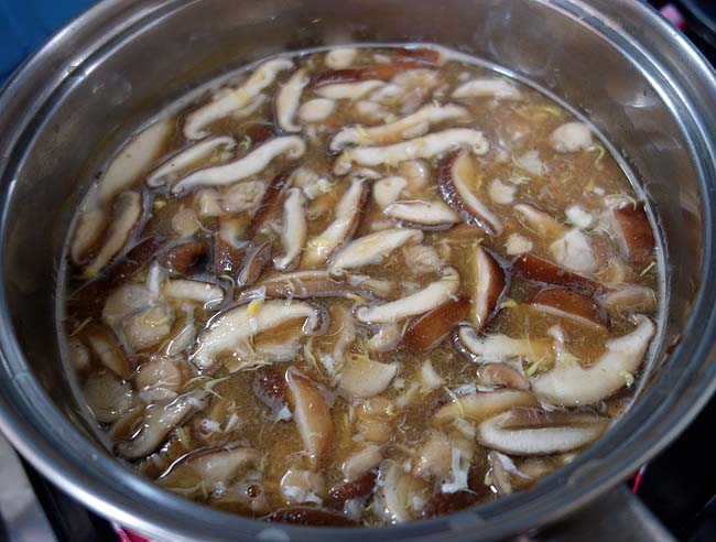 中華スープに深みを♪業務スーパー「豆鼓醤」を使った椎茸のスープを作ってみた