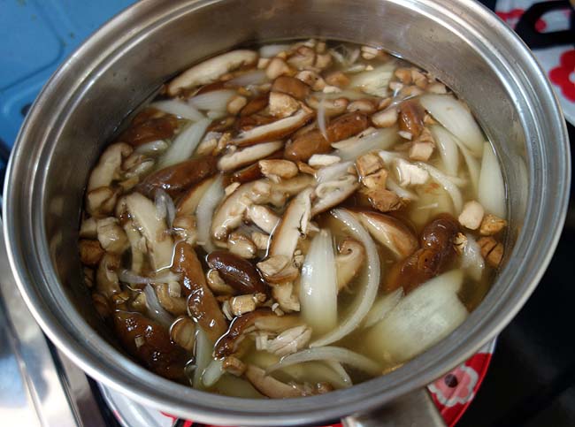 中華系のメインを作った時は2品目はスープがお手軽♪「椎茸と玉ねぎの中華スープ」