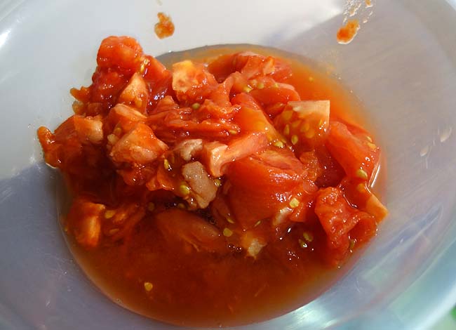 トマトがめっちゃブニュブニュに・・・生トマトを使った鶏肉茄子ピーマンパスタ