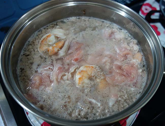 豚肉・海老を使った「ヤムウンセン」（タイ風春雨サラダ）久々のタイ料理です♪