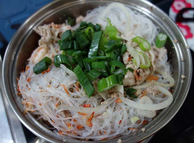 豚肉・海老を使った「ヤムウンセン」（タイ風春雨サラダ）久々のタイ料理です♪