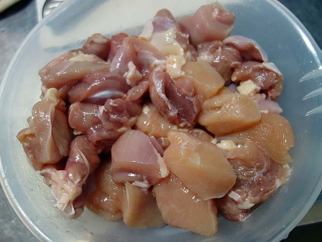 国産鶏モモ肉とムネ肉を使った2種の鶏唐揚げ（天ぷら粉を使ってふっくらサクサク）
