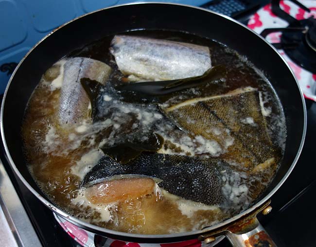 北海道冬の魚煮付け定番と言えば「棒ダラ」！子持ちカレイと一緒に煮付けてみた