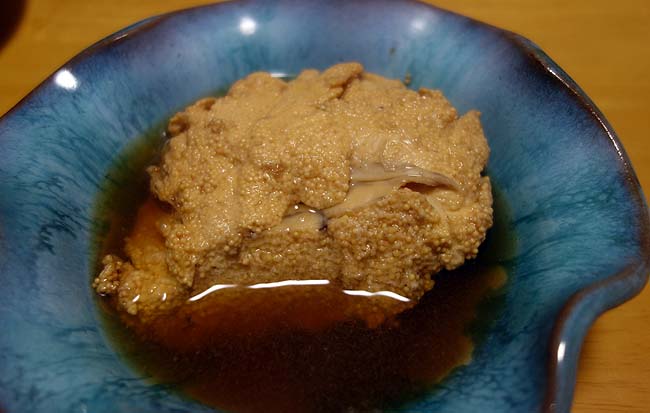 北海道ならではの魚「かじか」鍋にもよく使われるこの魚の卵を煮付け＋ホッケとひめたらの焼きもの