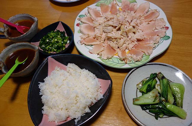 ビッグ100g35円の鶏むね肉を使った2種類タレ「カオマンガイ」チキンライス