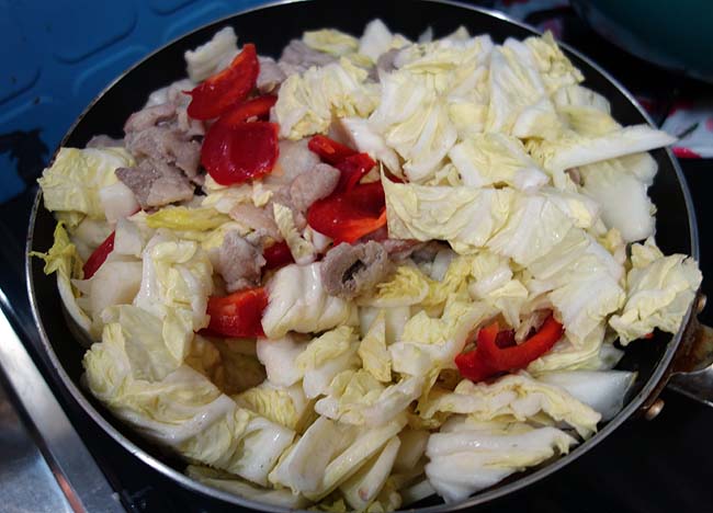 冷凍室の古い肉一掃！韓国料理「サムギョプサル」風の炒め物でも作ってみよう