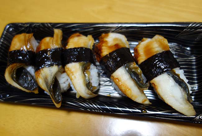 390円鰻丼と200円うなぎ握り寿司を！土曜丑の日を前にスタミナをつけます♪