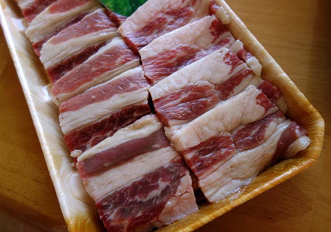 100g50円の豚プルコギ味付け肉と牛カルビ肉を使ったとことん節約の焼肉デー